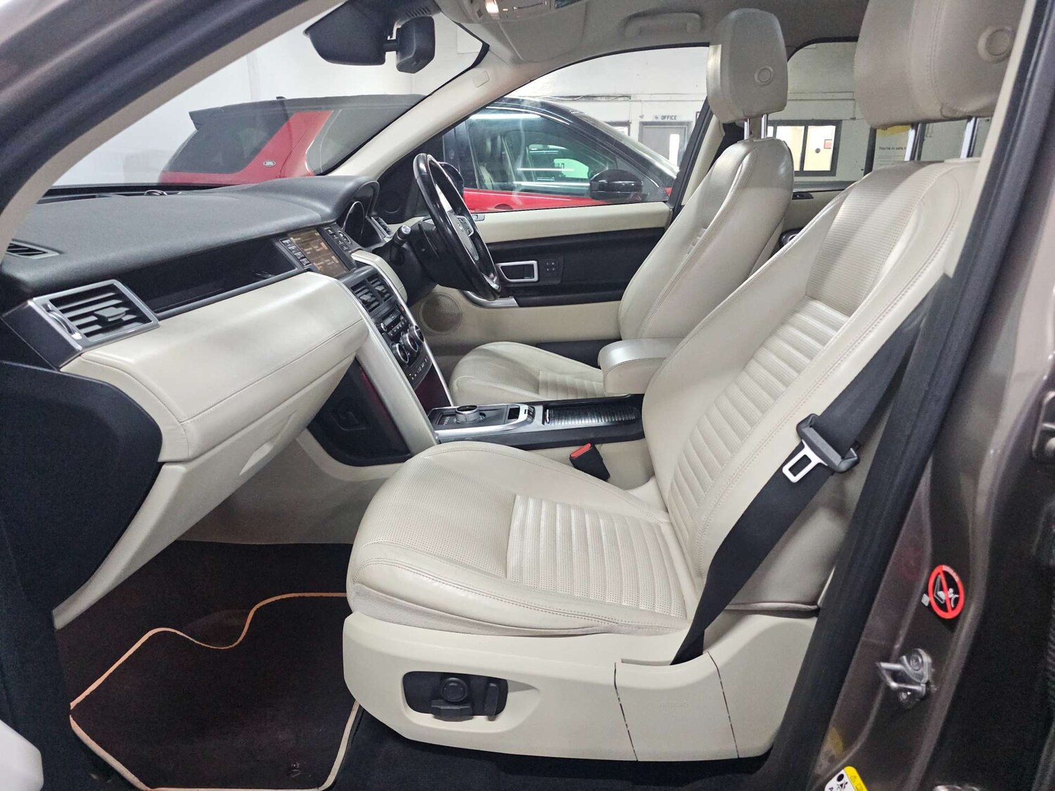 Used Land Rover Discovery Sport 2016 for sale - 77905849: Photo 17