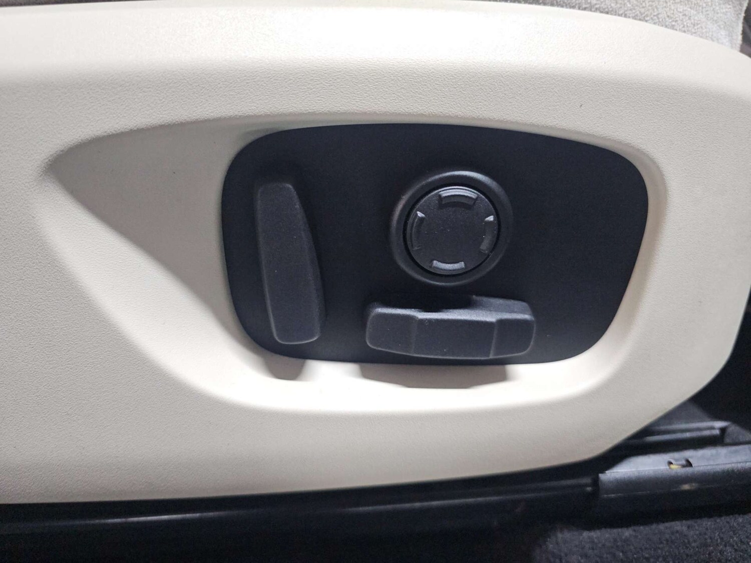 Used Land Rover Discovery Sport 2016 for sale - 77905849: Photo 47