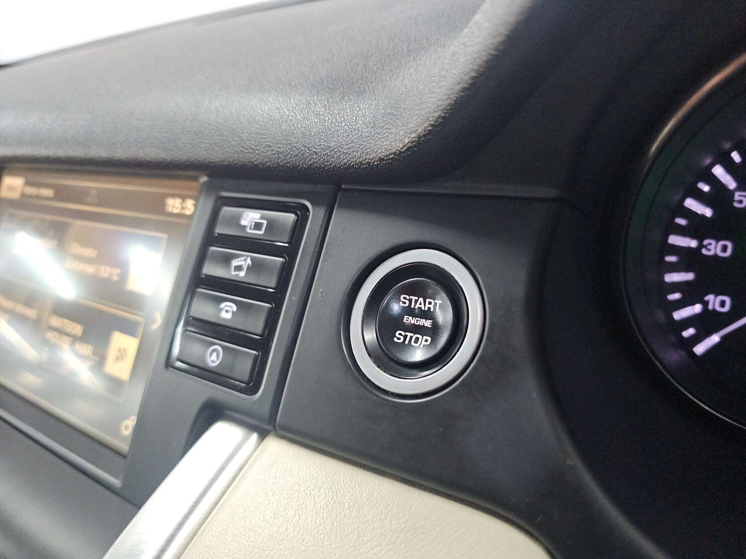 Used Land Rover Discovery Sport 2016 for sale - 77905849: Photo 66