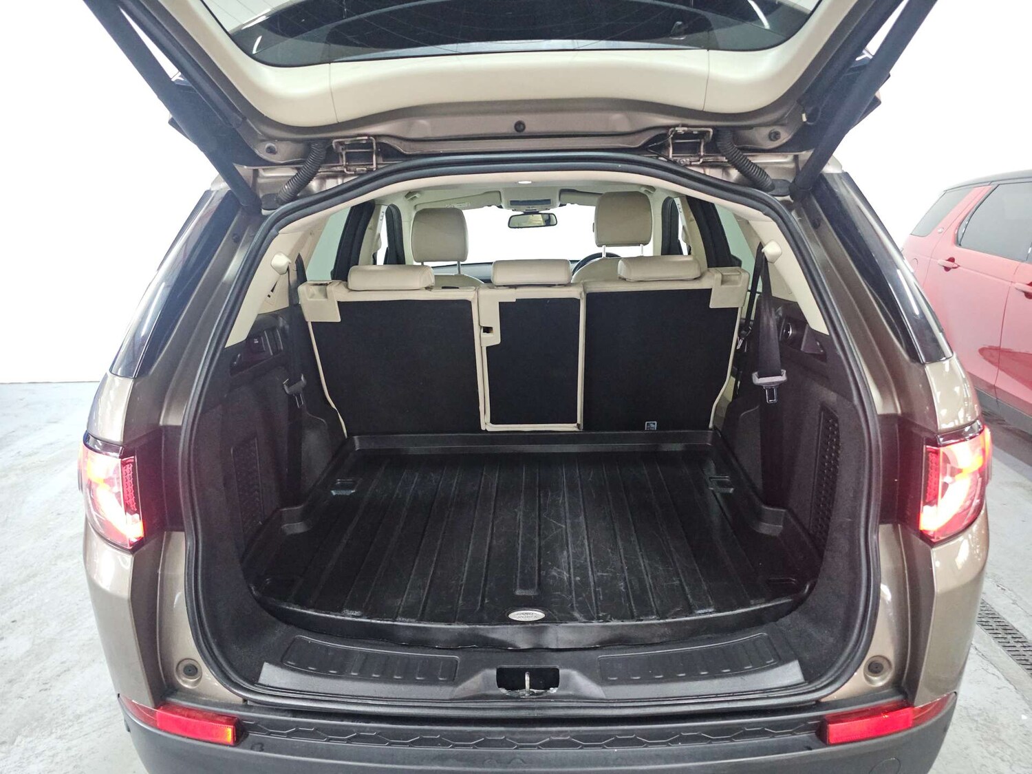 Used Land Rover Discovery Sport 2016 for sale - 77905849: Photo 87