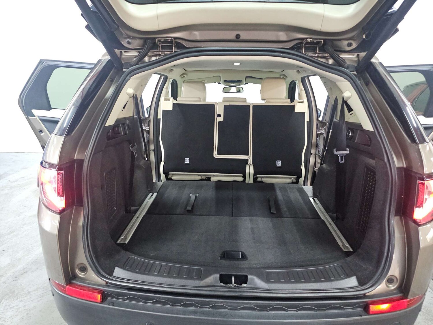 Used Land Rover Discovery Sport 2016 for sale - 77905849: Photo 88