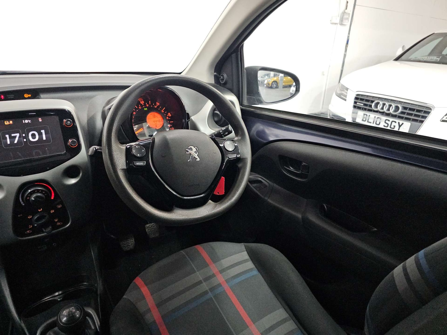 Used Peugeot 108 2014 for sale - 77905773: Photo 25