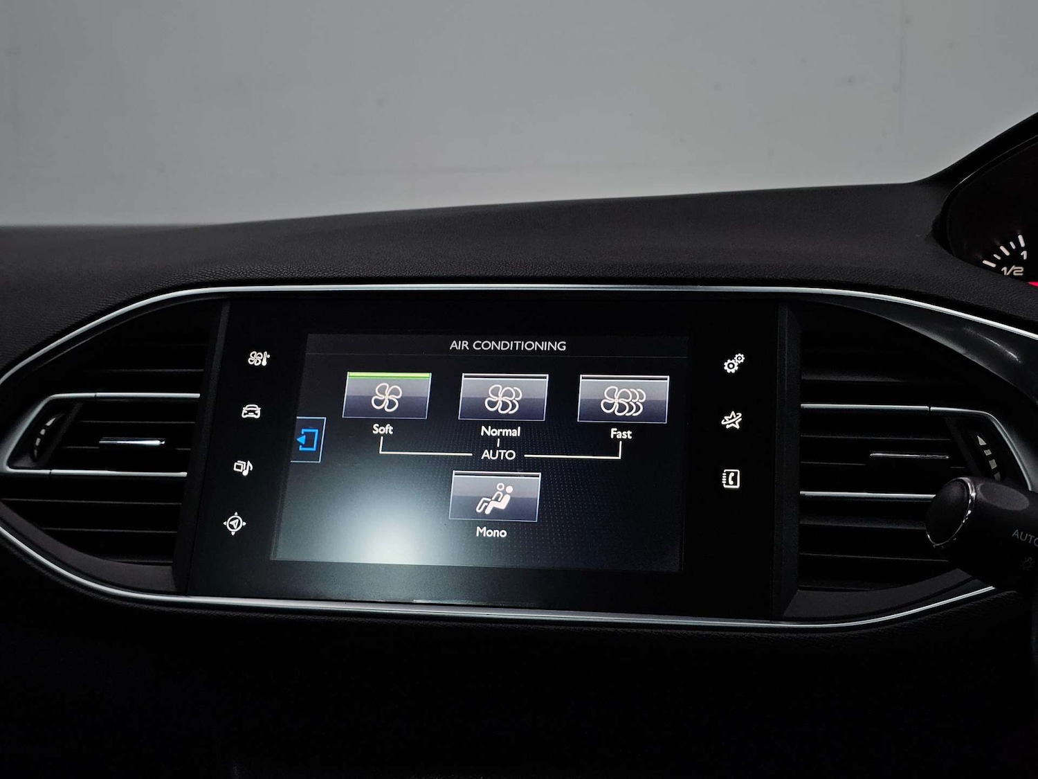 Used Peugeot 308 2014 for sale - 78133407: Photo 82