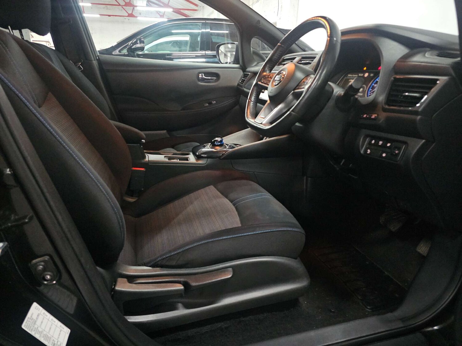 Used Nissan Leaf 2018 for sale - 78133417: Photo 11