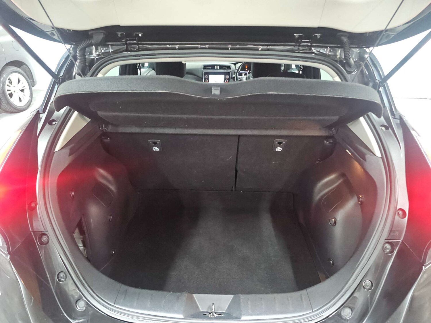 Used Nissan Leaf 2018 for sale - 78133417: Photo 17