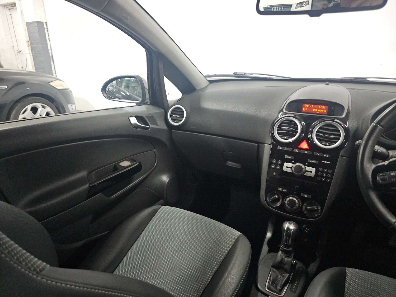 Used Vauxhall Corsa 2010 for sale - 77905829: Photo 27