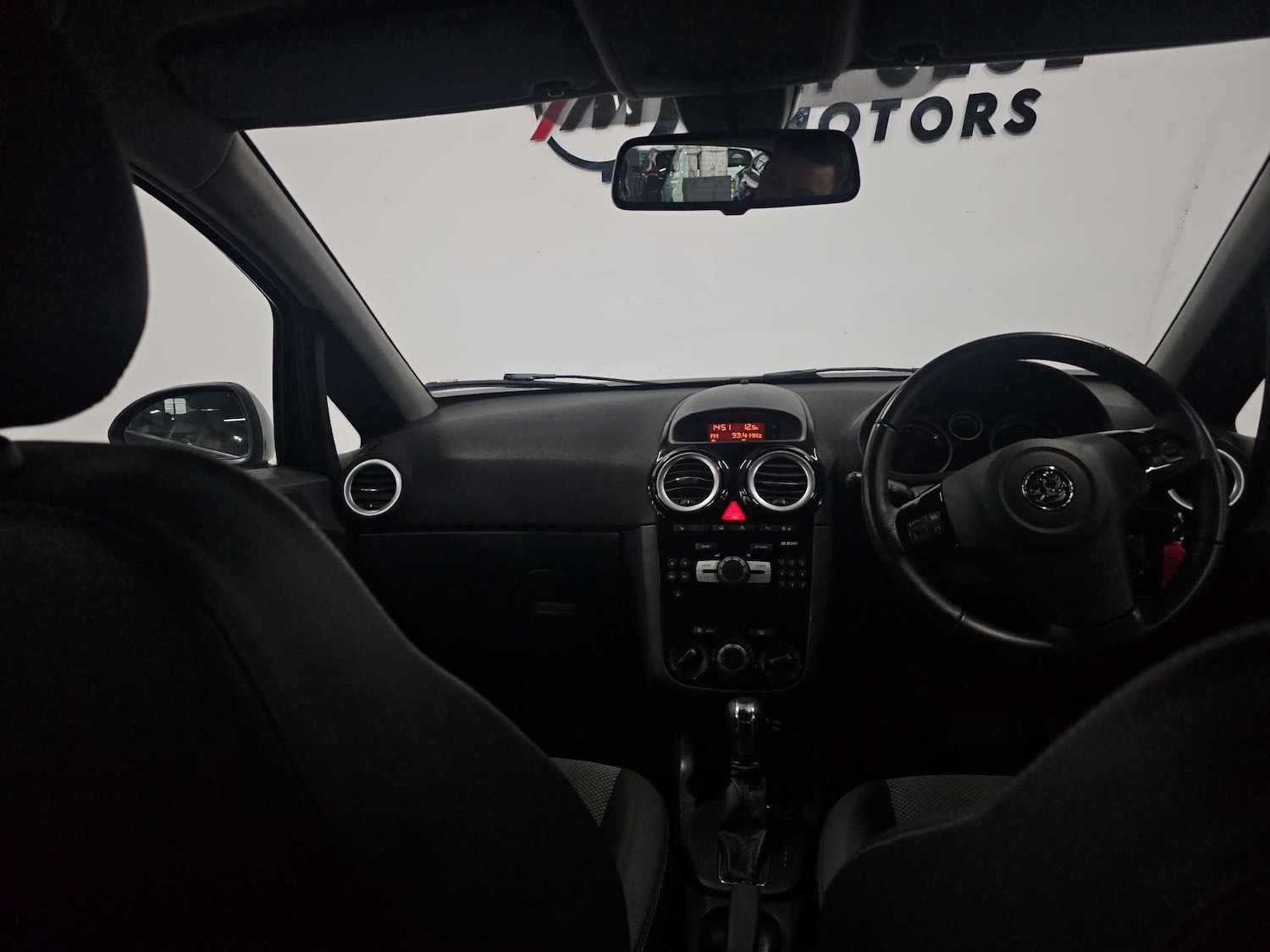 Used Vauxhall Corsa 2010 for sale - 77905829: Photo 3