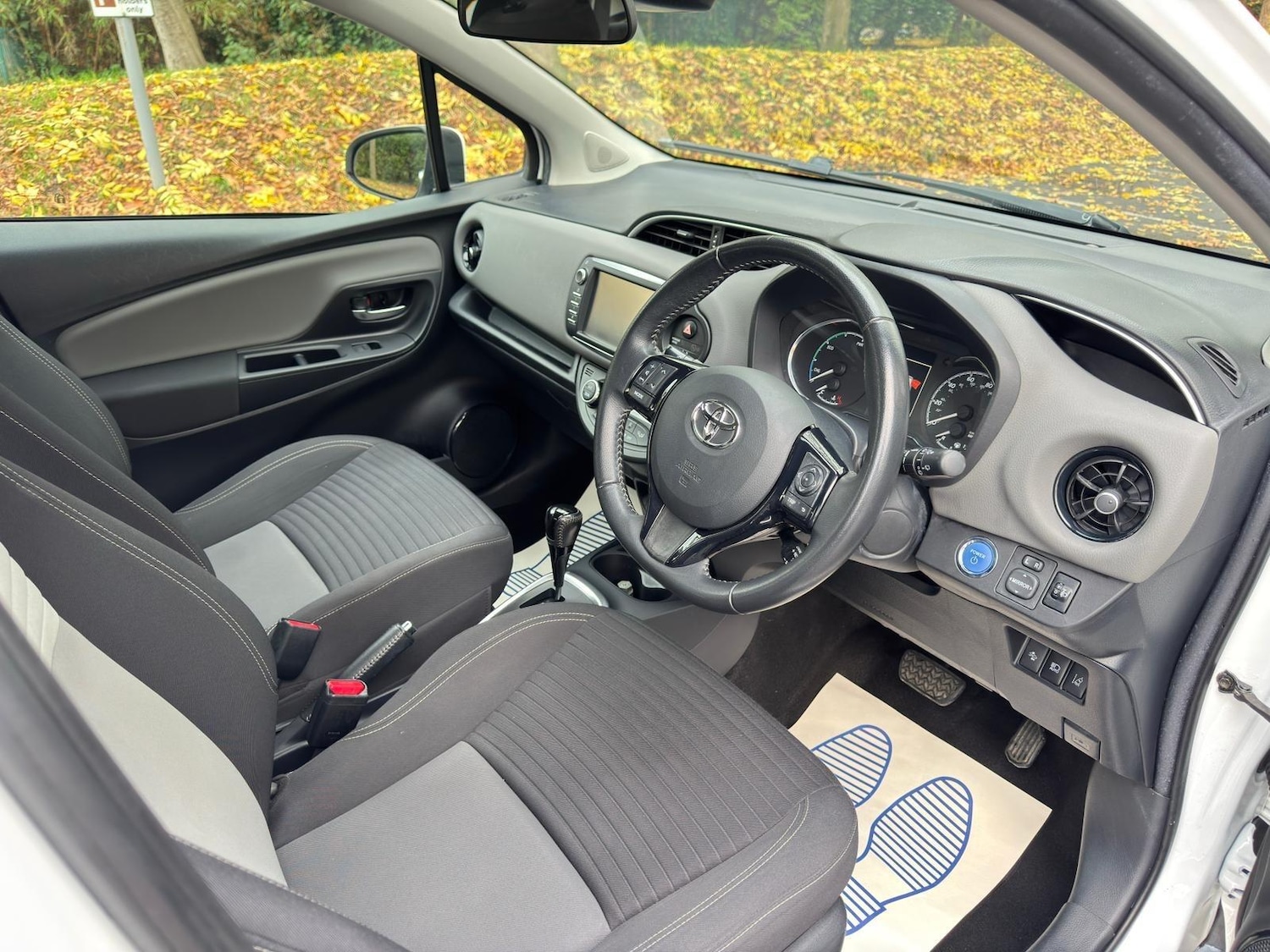 Used Toyota Yaris 2018 for sale - 76499202: Photo 2