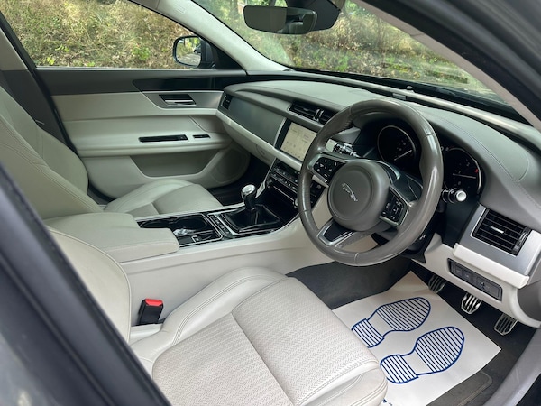 Used Jaguar XF 2018 for sale - 75520767: Photo 2