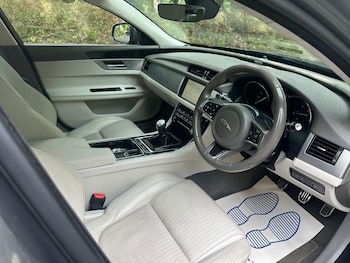 Used Jaguar XF 2018 for sale - 75520767: Photo