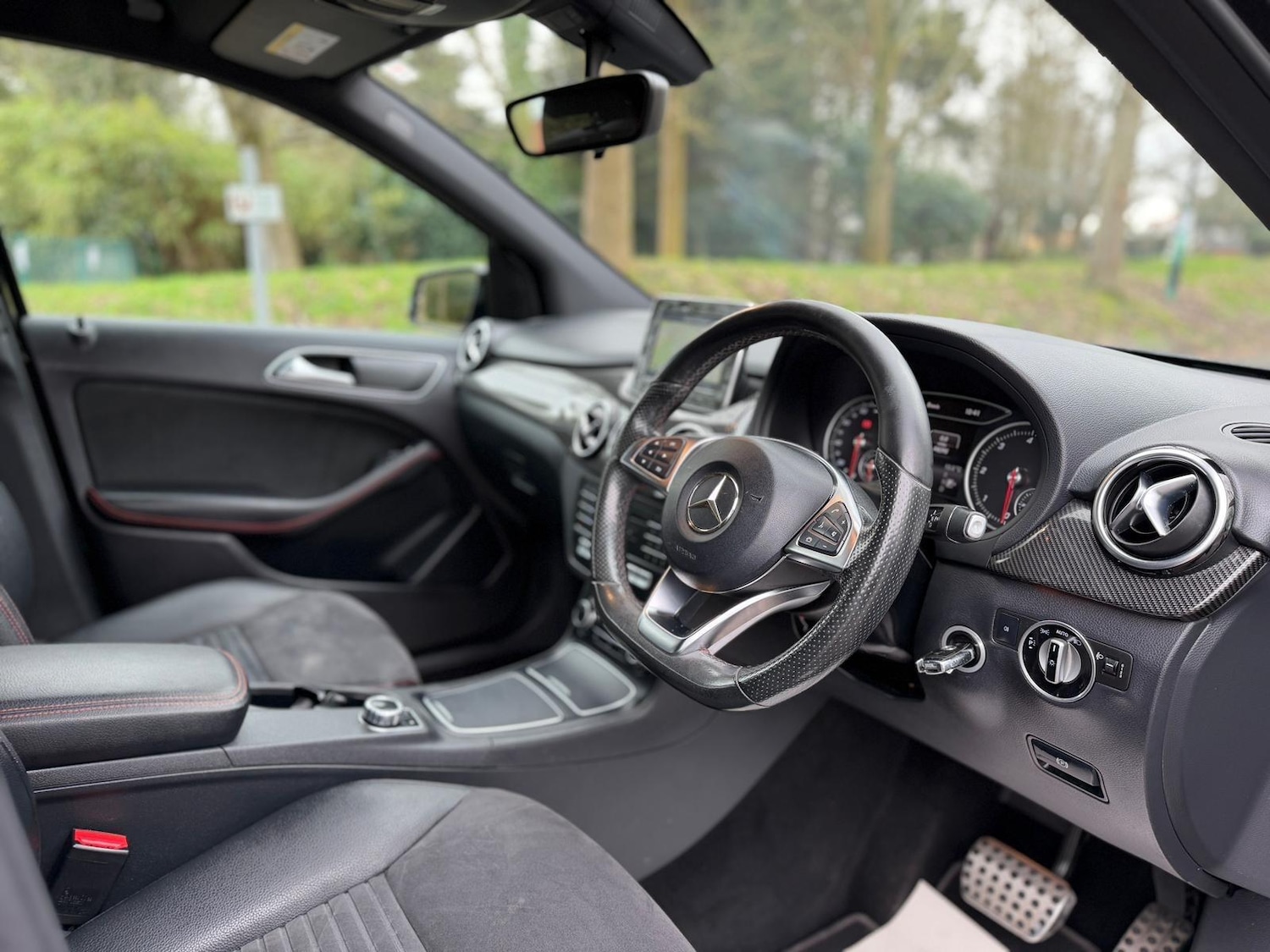 Used Mercedes-Benz B Class 2015 for sale - 77683275: Photo 2