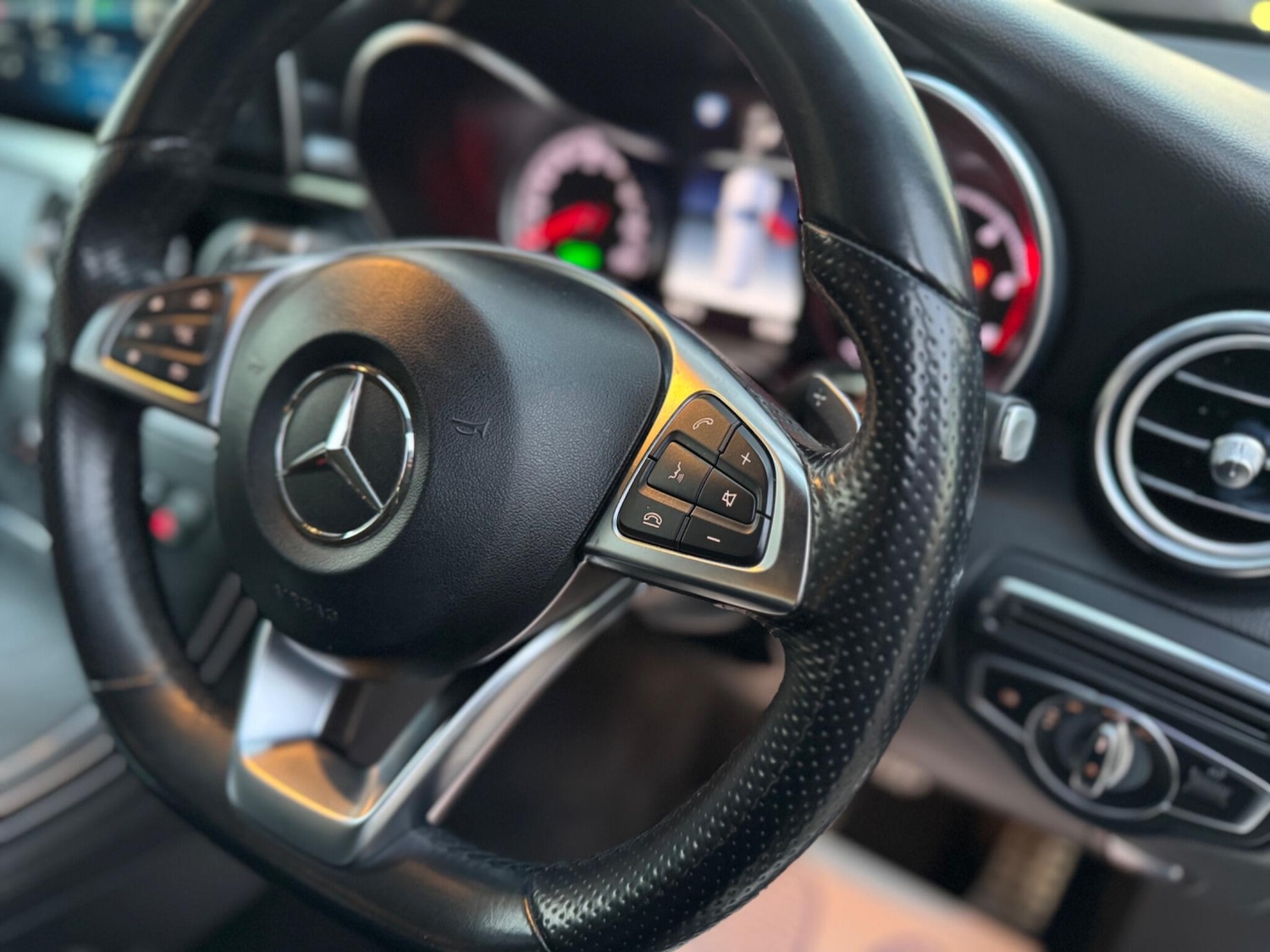 Used Mercedes-Benz GLC 2018 for sale - 77253798: Photo 19