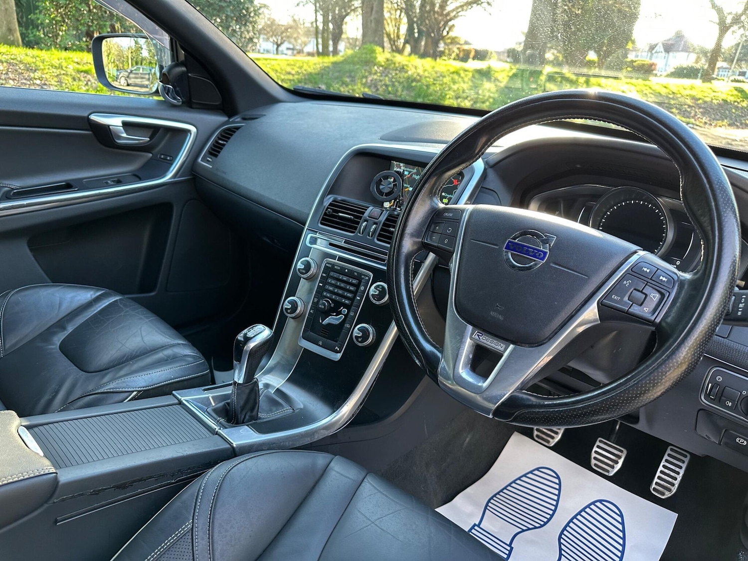 Used Volvo XC60 2015 for sale - 77994091: Photo 11