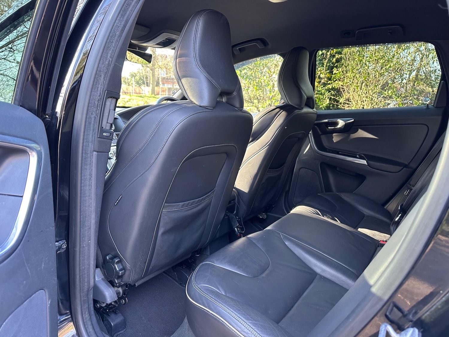 Used Volvo XC60 2015 for sale - 77994091: Photo 16