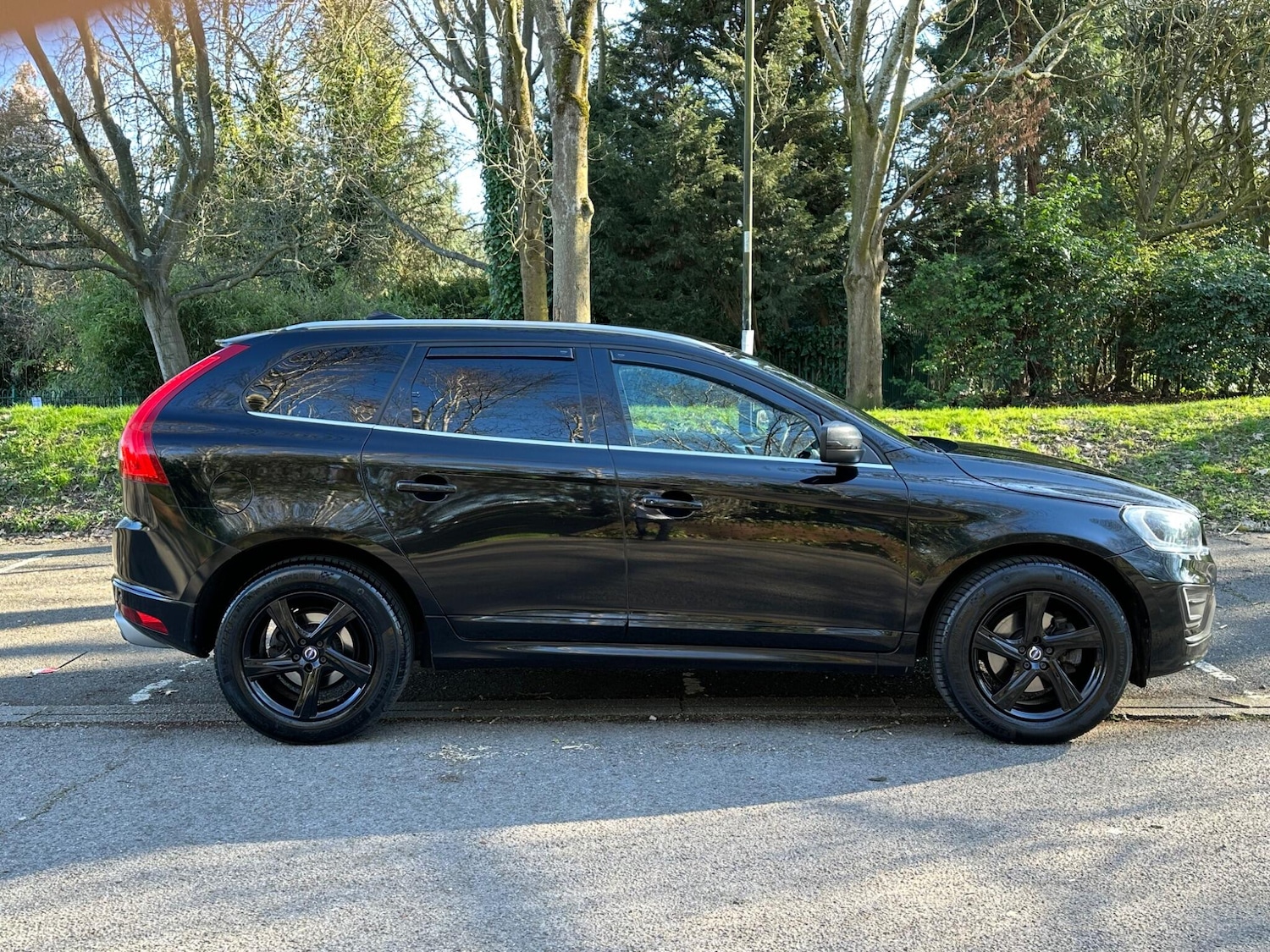 Used Volvo XC60 2015 for sale - 77994091: Photo 2