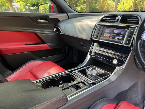 Used Jaguar XE 2016 for sale - 75646526: Photo 17