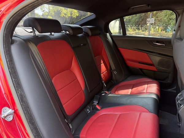 Used Jaguar XE 2016 for sale - 75646526: Photo 28
