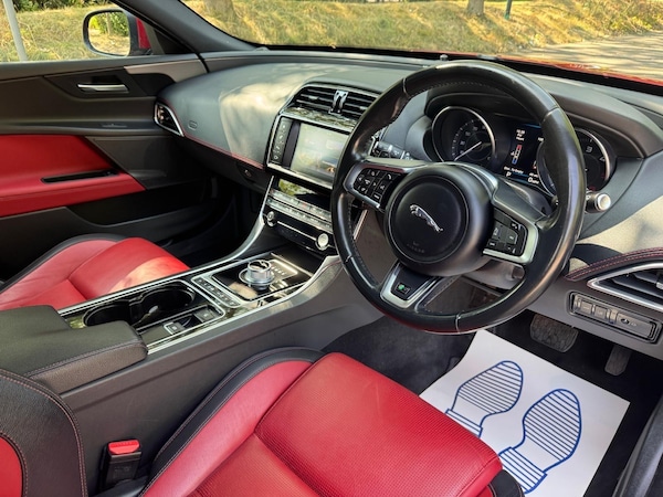 Used Jaguar XE 2016 for sale - 75646526: Photo 2