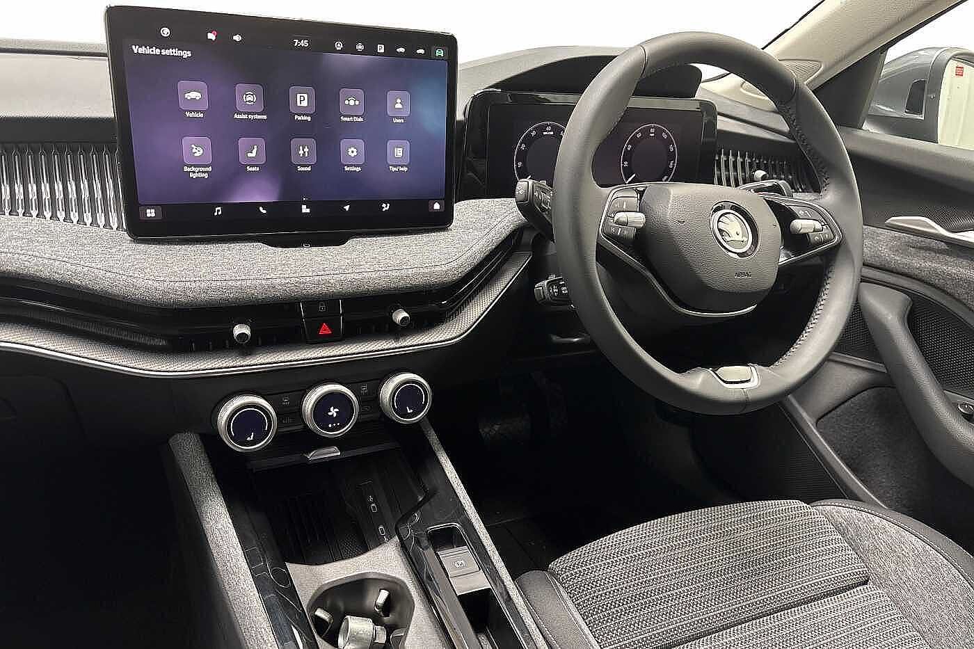 Used Skoda Superb 2024 for sale - 76676651: Photo 2