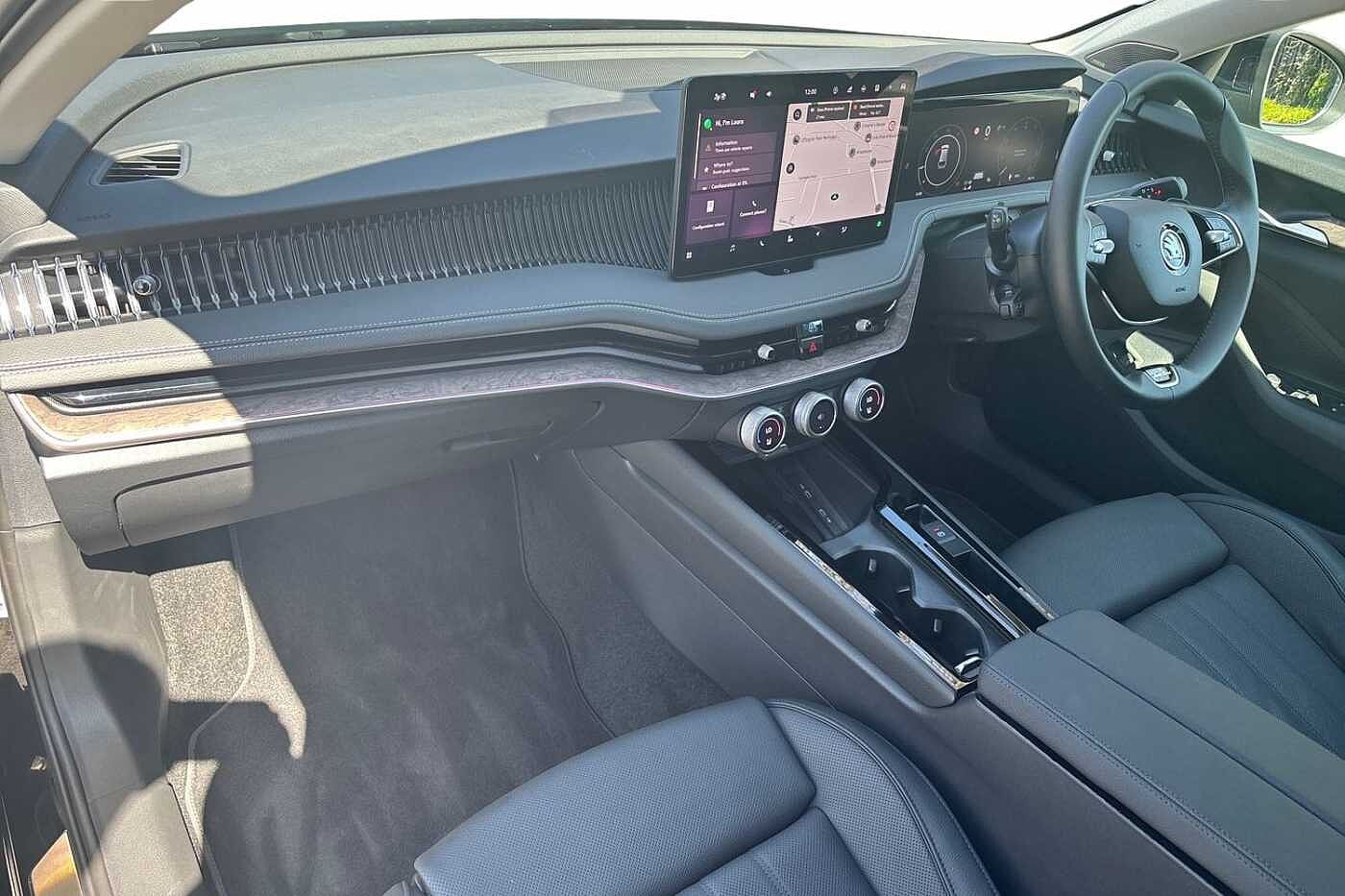 Used Skoda Superb 2025 for sale - 76679489: Photo 2