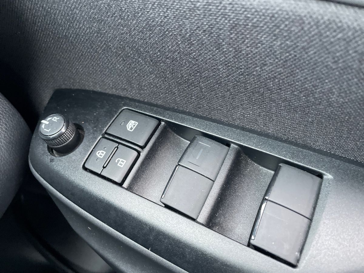 Used Toyota Yaris Cross 2023 for sale - 77096837: Photo 31