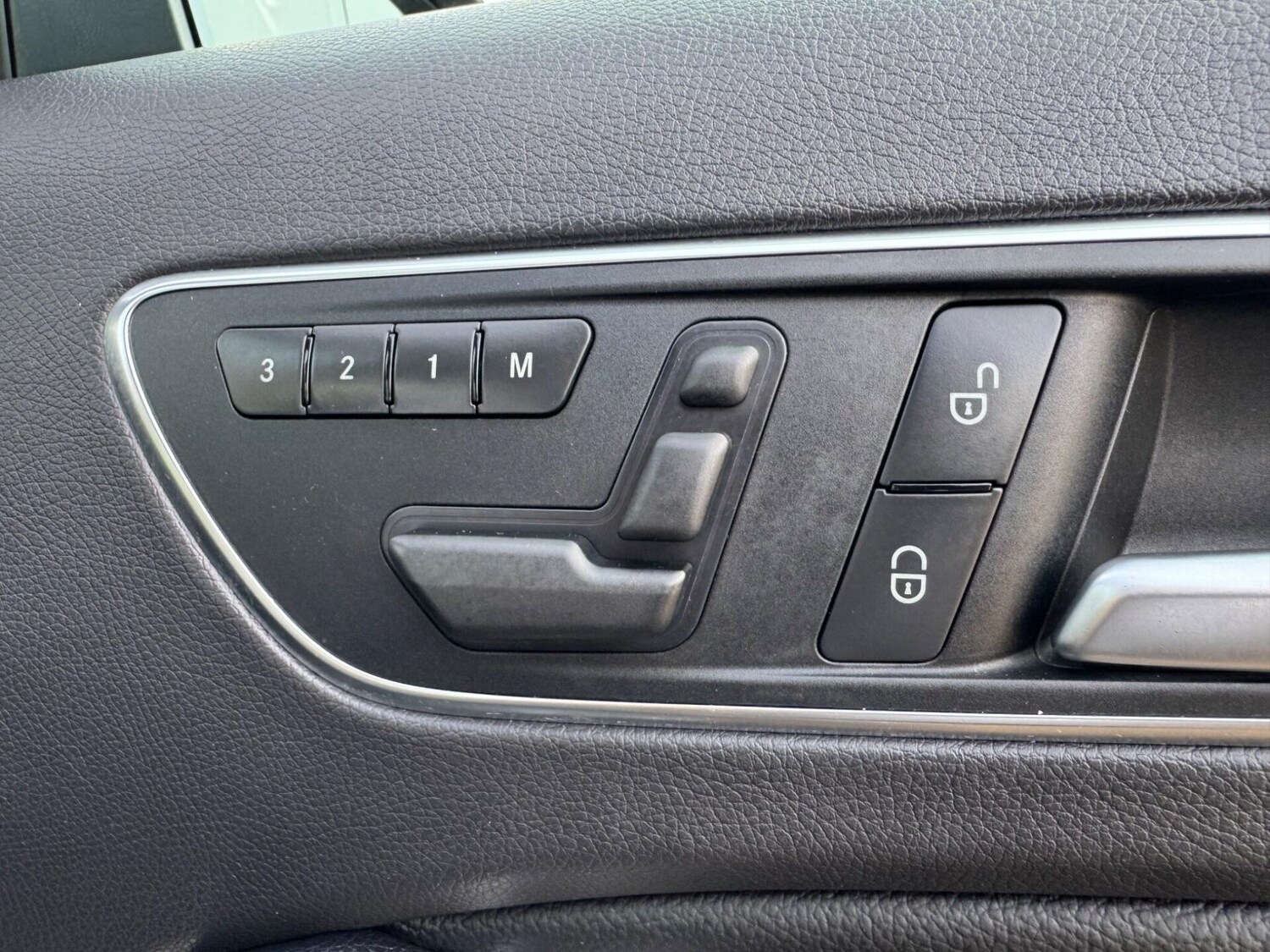 Used Mercedes-Benz A-Class 2013 for sale - 77764171: Photo 39