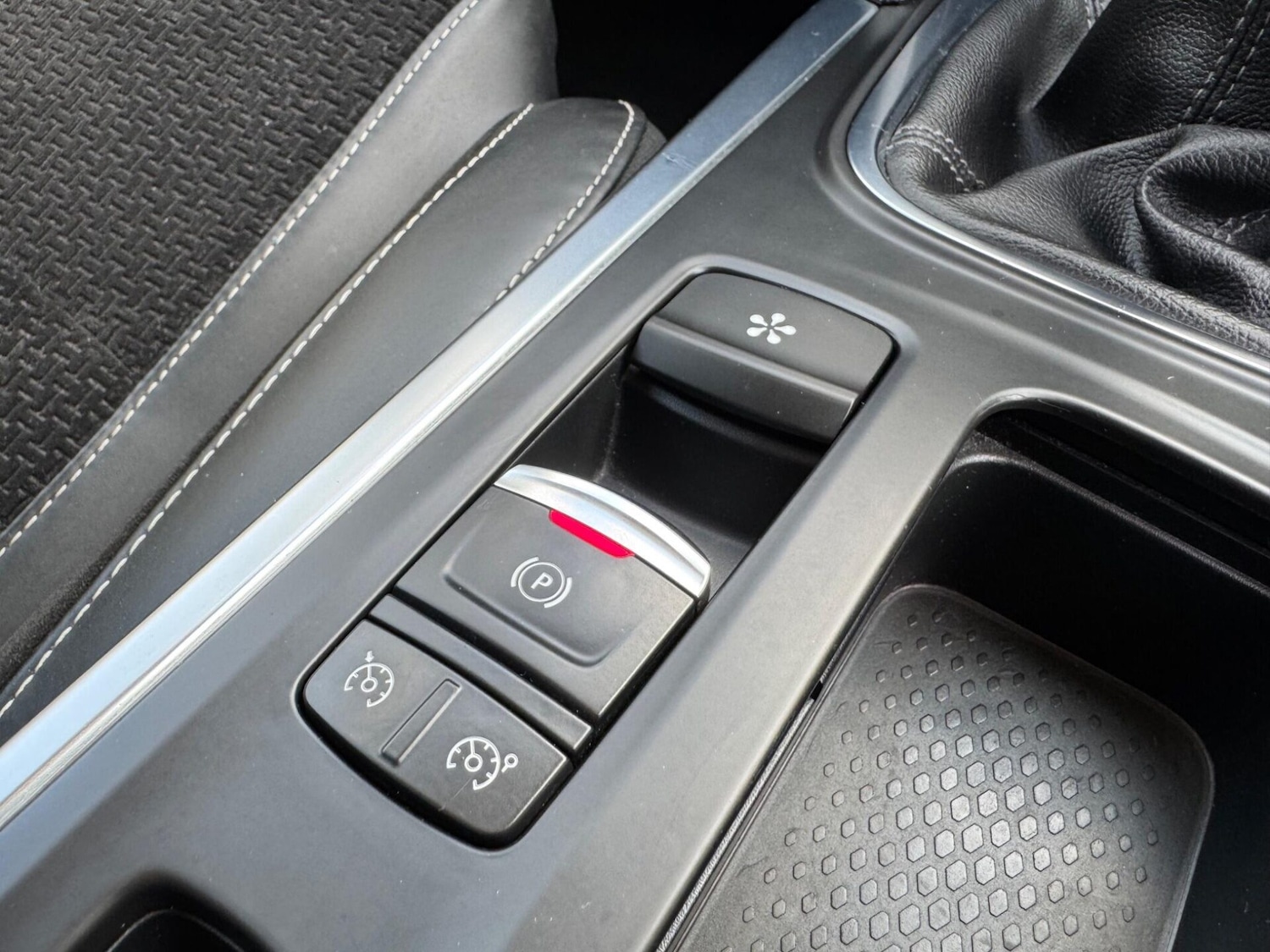 Used Renault Megane 2017 for sale - 76416350: Photo 35