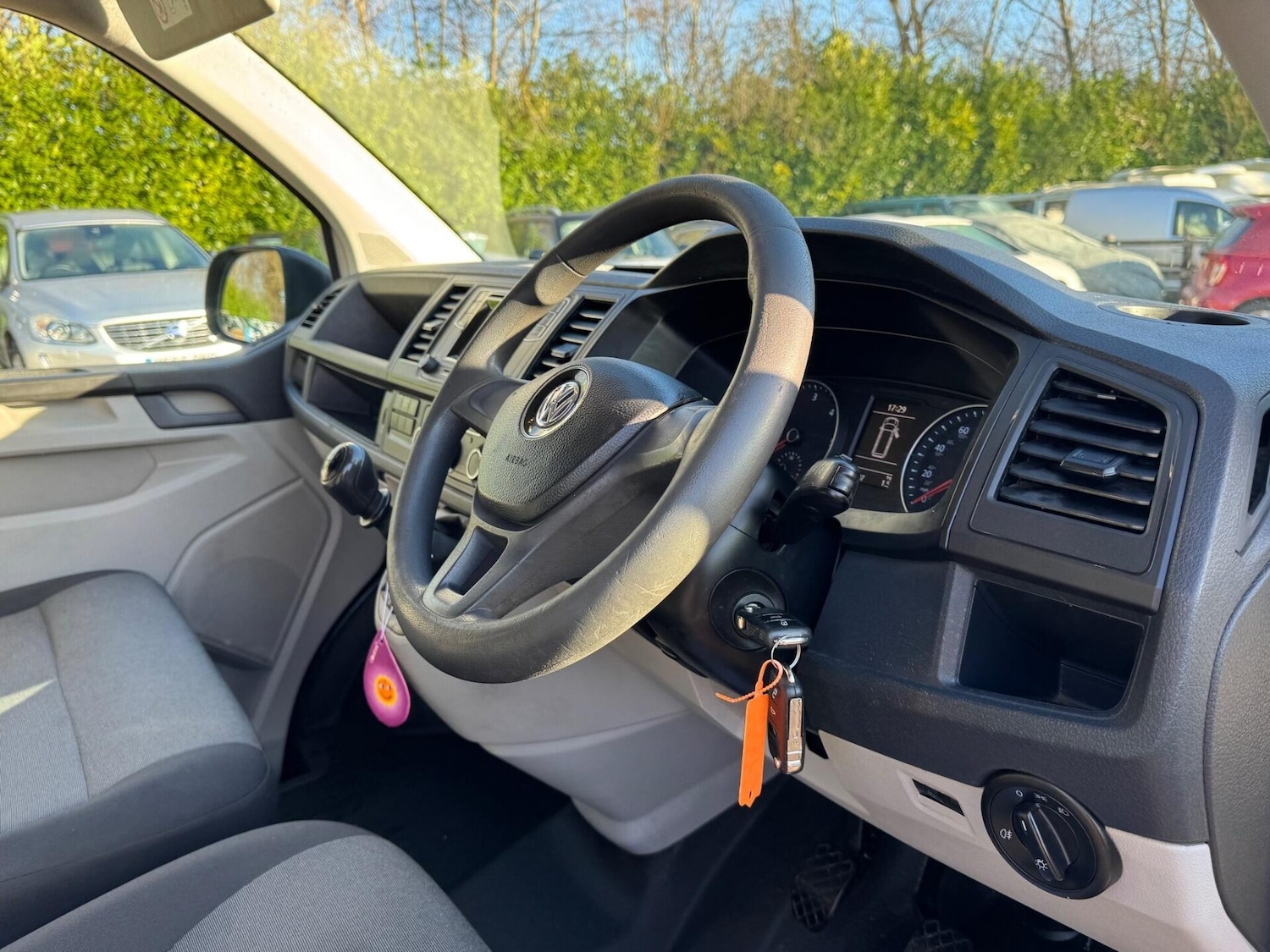 Used Volkswagen Transporter 2019 for sale - 76909338: Photo 51