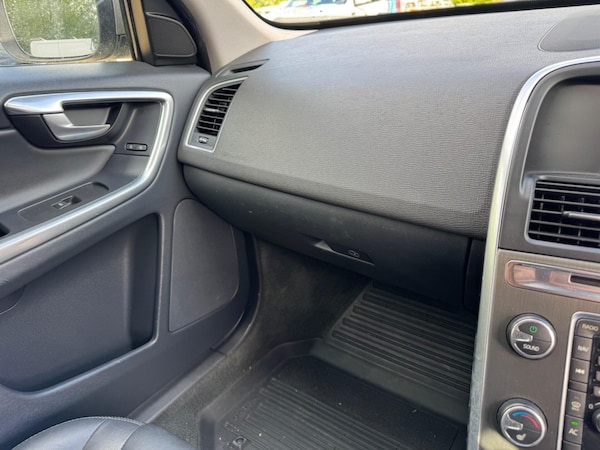 Used Volvo XC60 2014 for sale - 75638402: Photo 31