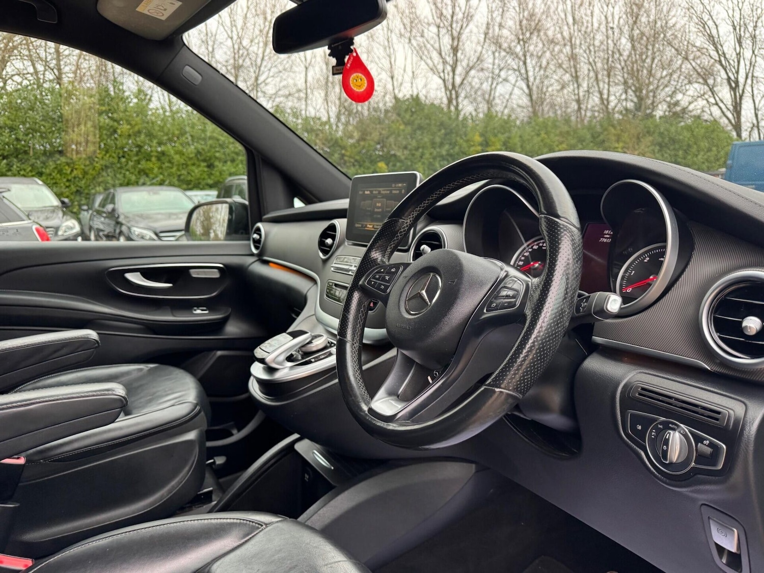 Used Mercedes-Benz V-Class 2017 for sale - 77062164: Photo 44