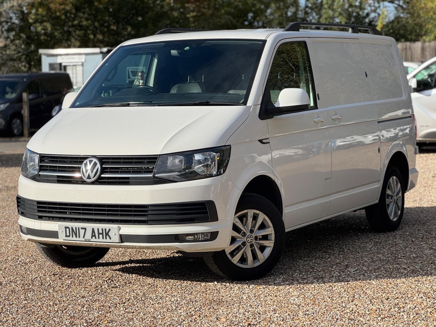 Used Volkswagen Transporter 2017 for sale - 76392381: Photo 1