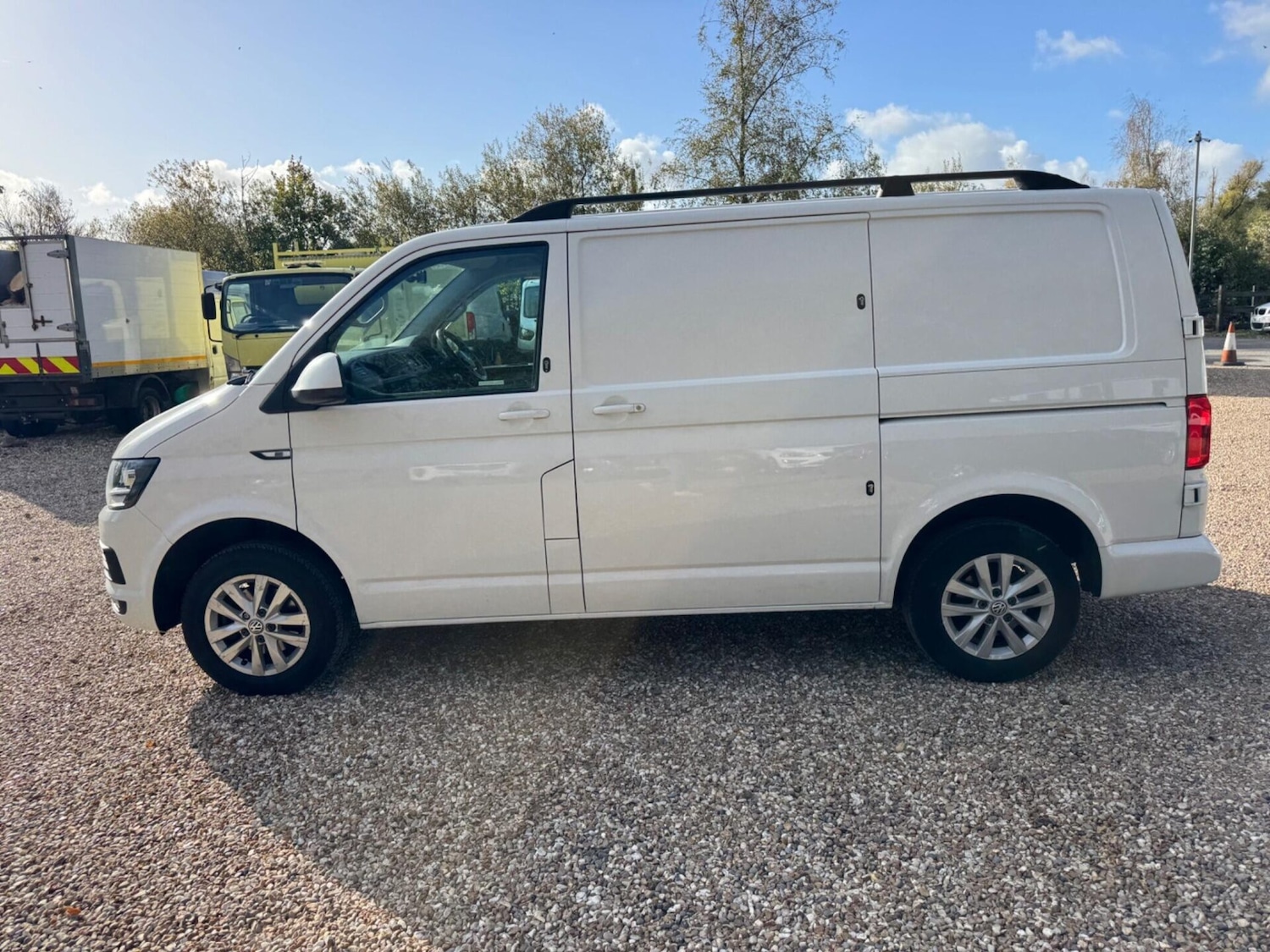 Used Volkswagen Transporter 2017 for sale - 76392381: Photo 14