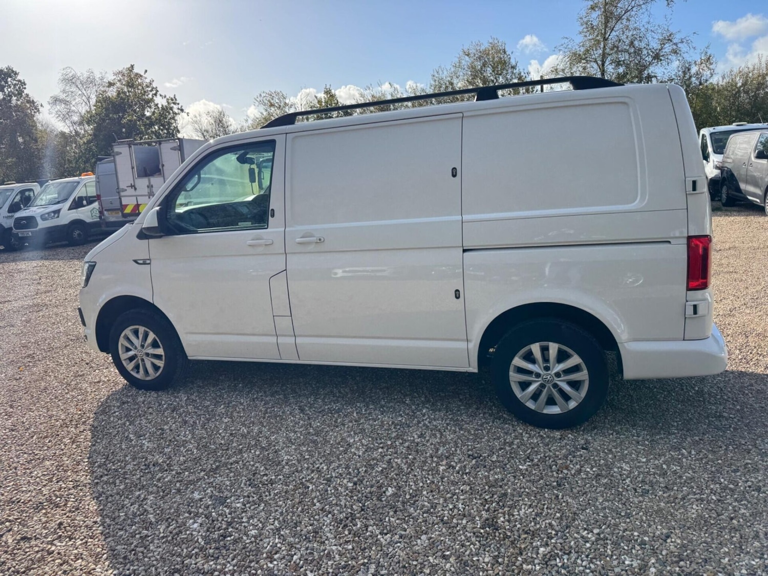 Used Volkswagen Transporter 2017 for sale - 76392381: Photo 17