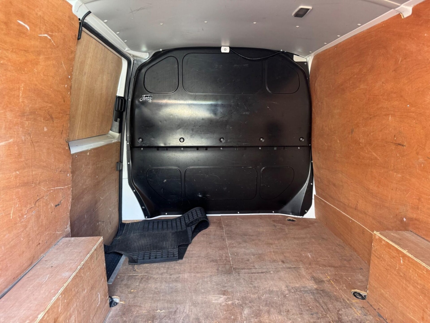 Used Volkswagen Transporter 2017 for sale - 76392381: Photo 30