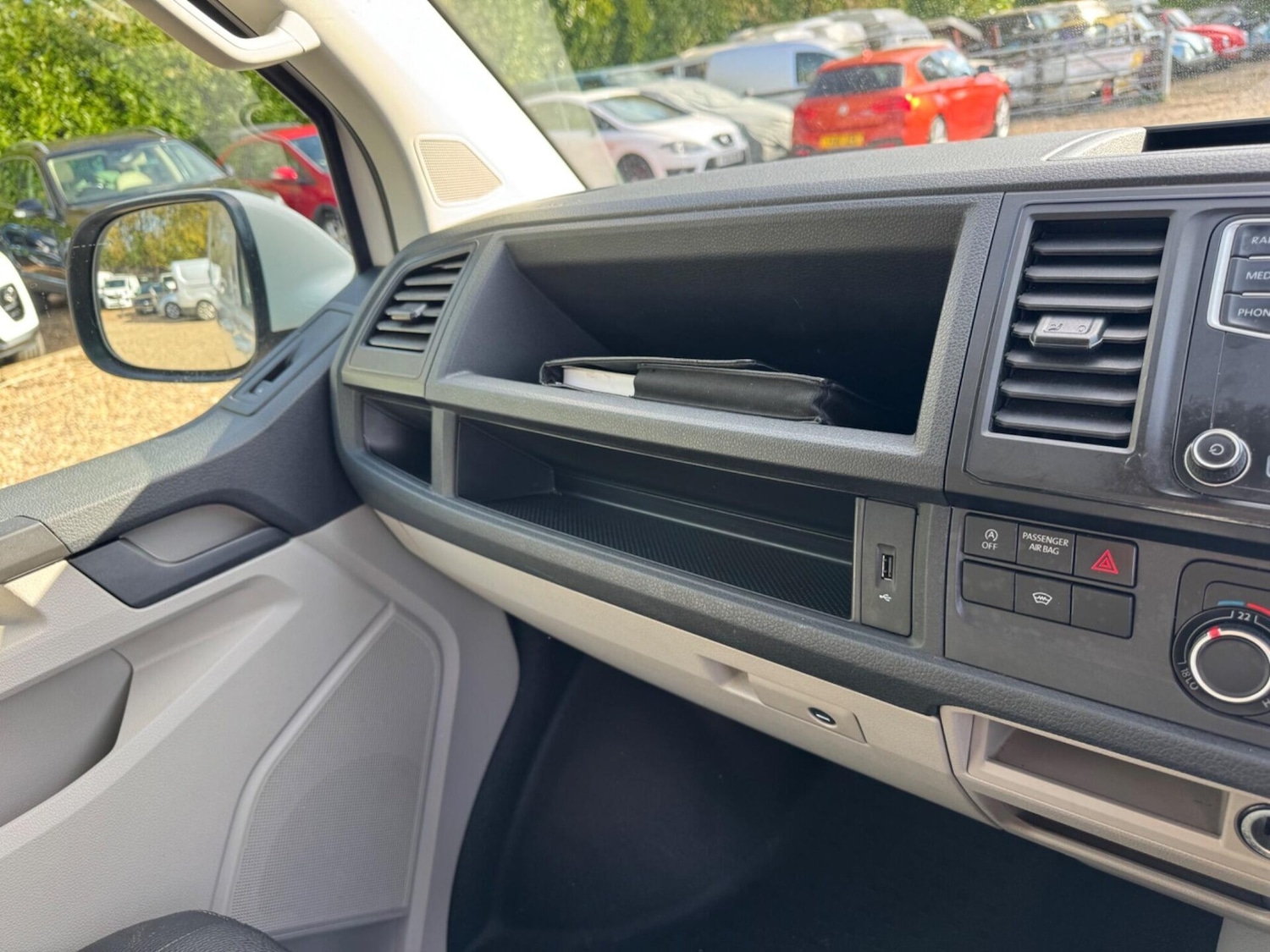 Used Volkswagen Transporter 2017 for sale - 76392381: Photo 58