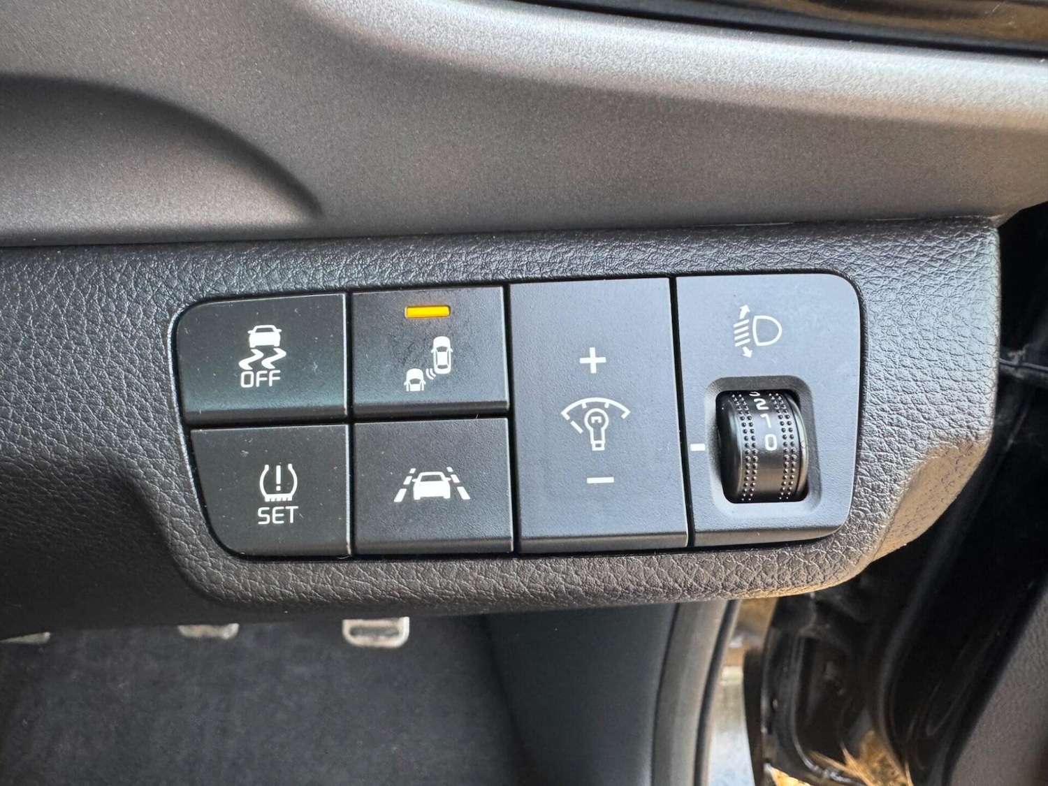 Used Kia Stonic 2018 for sale - 76594897: Photo 33