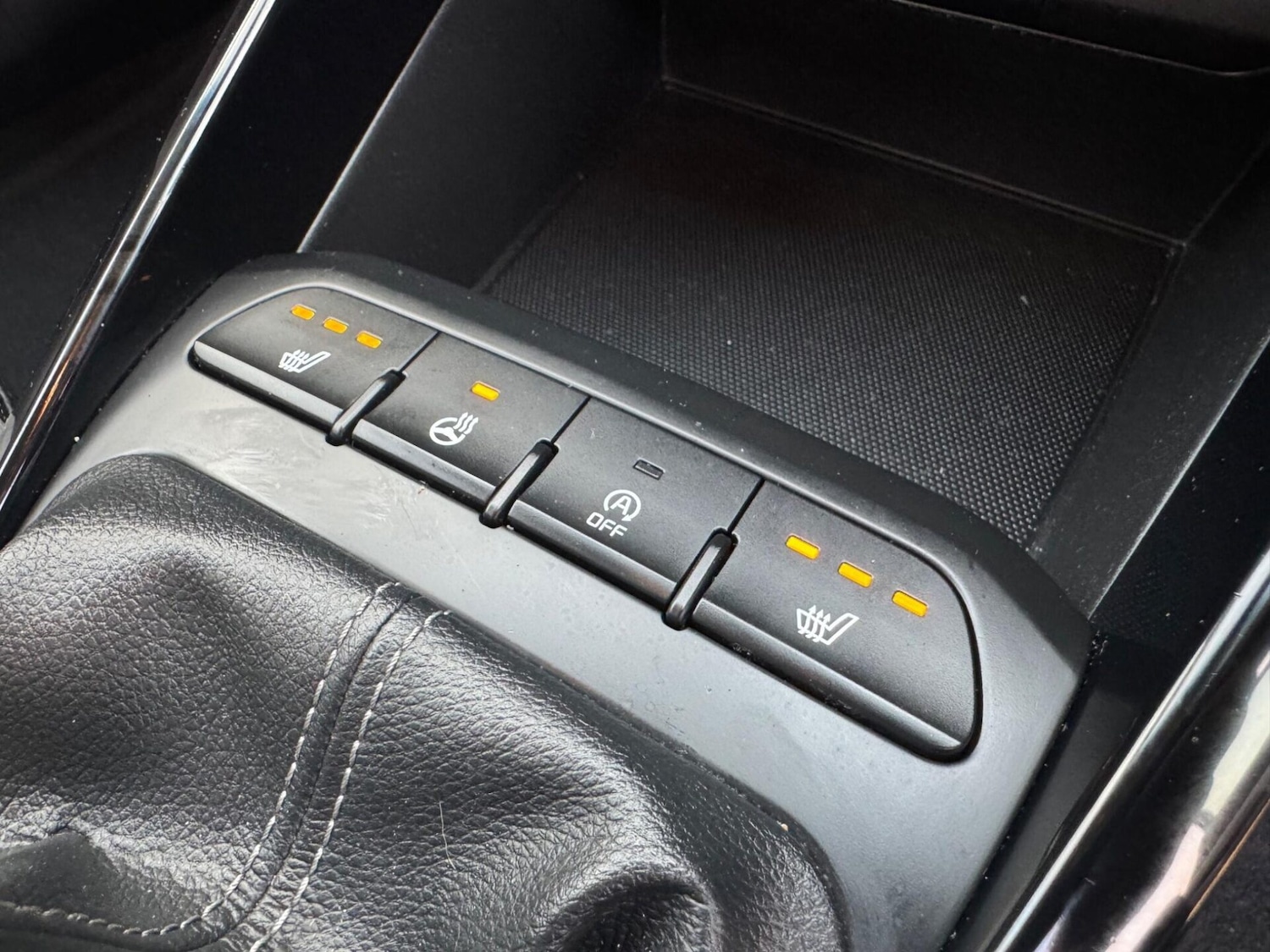 Used Kia Stonic 2018 for sale - 76594897: Photo 34