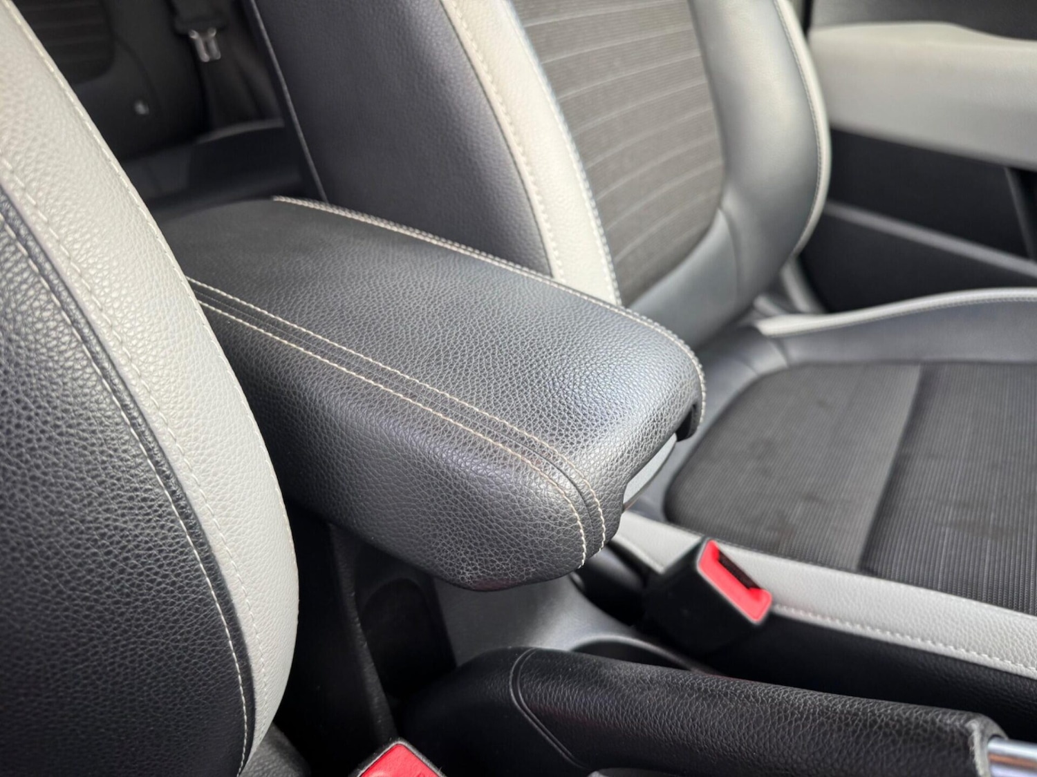 Used Kia Stonic 2018 for sale - 76594897: Photo 36