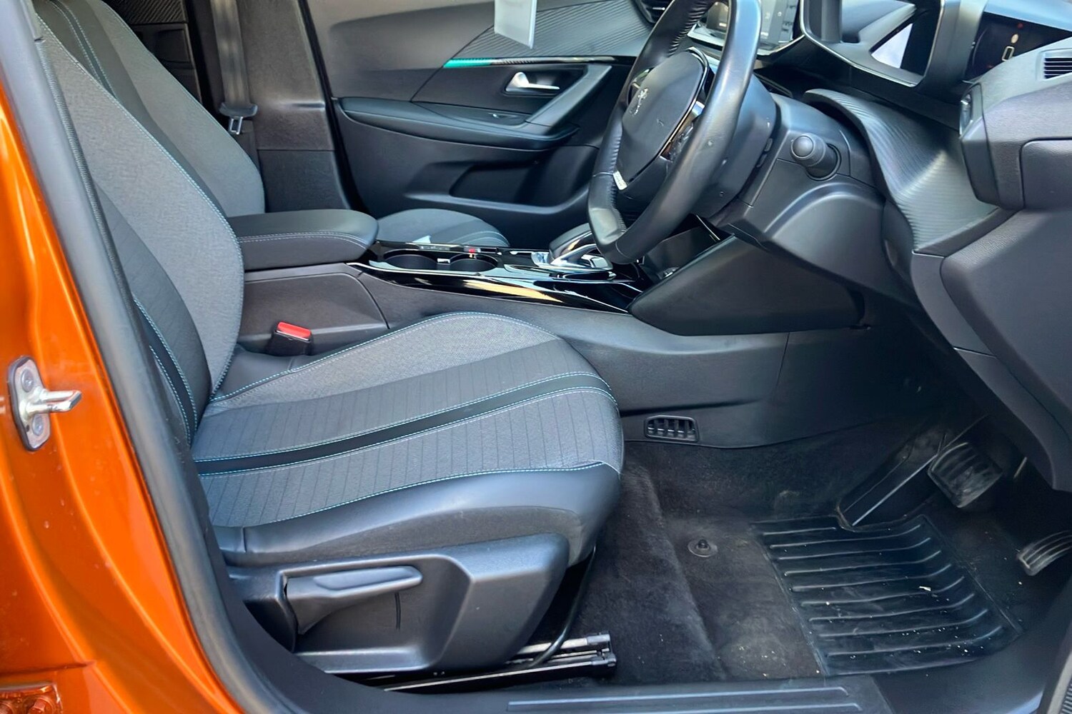 Used Peugeot E-2008 2022 for sale - 78027015: Photo 32