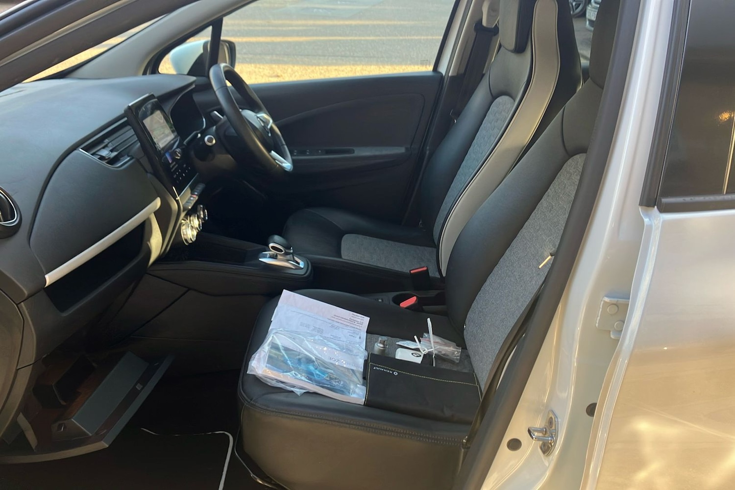 Used Renault Zoe 2020 for sale - 77034183: Photo 3