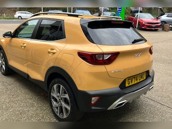 Used Kia Stonic 2025 for sale - 76477676: Photo