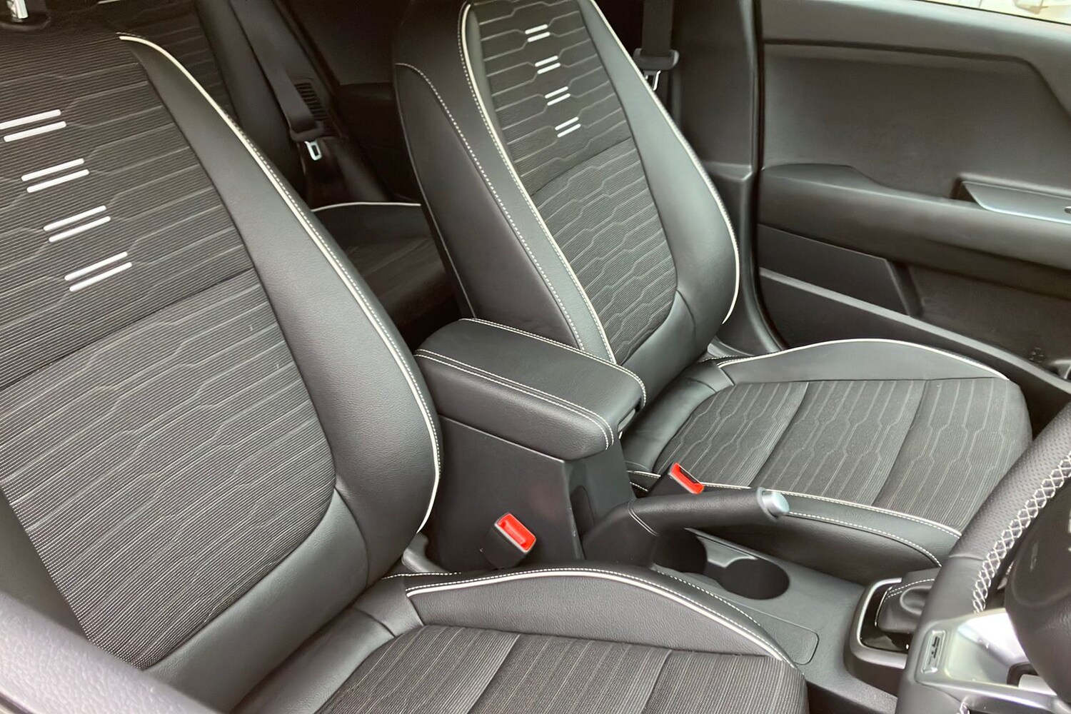 Used Kia Stonic 2025 for sale - 76477676: Photo 30