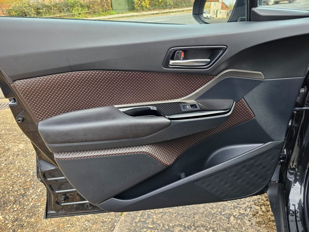 Used Toyota C-HR 2017 for sale - 76617968: Photo 40