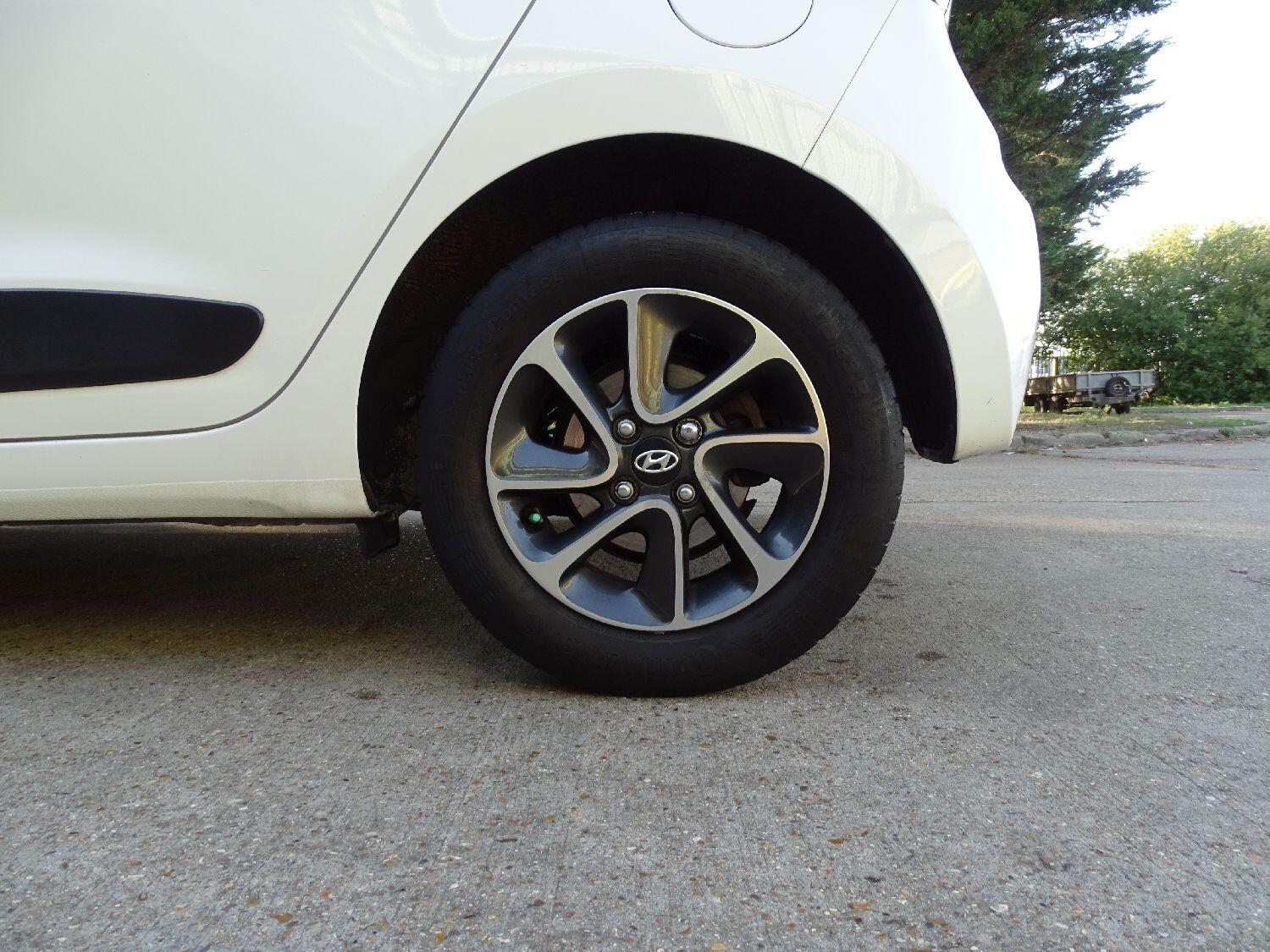 Used Hyundai i10 2018 for sale - 76108857: Photo 11
