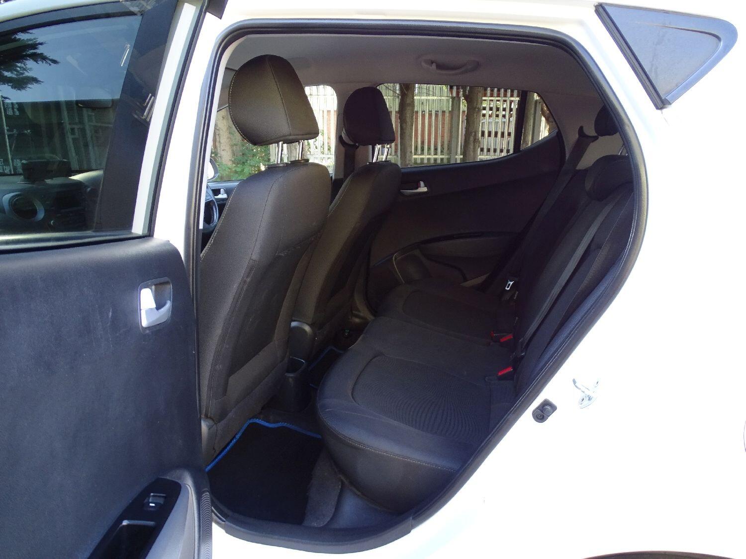 Used Hyundai i10 2018 for sale - 76108857: Photo 14