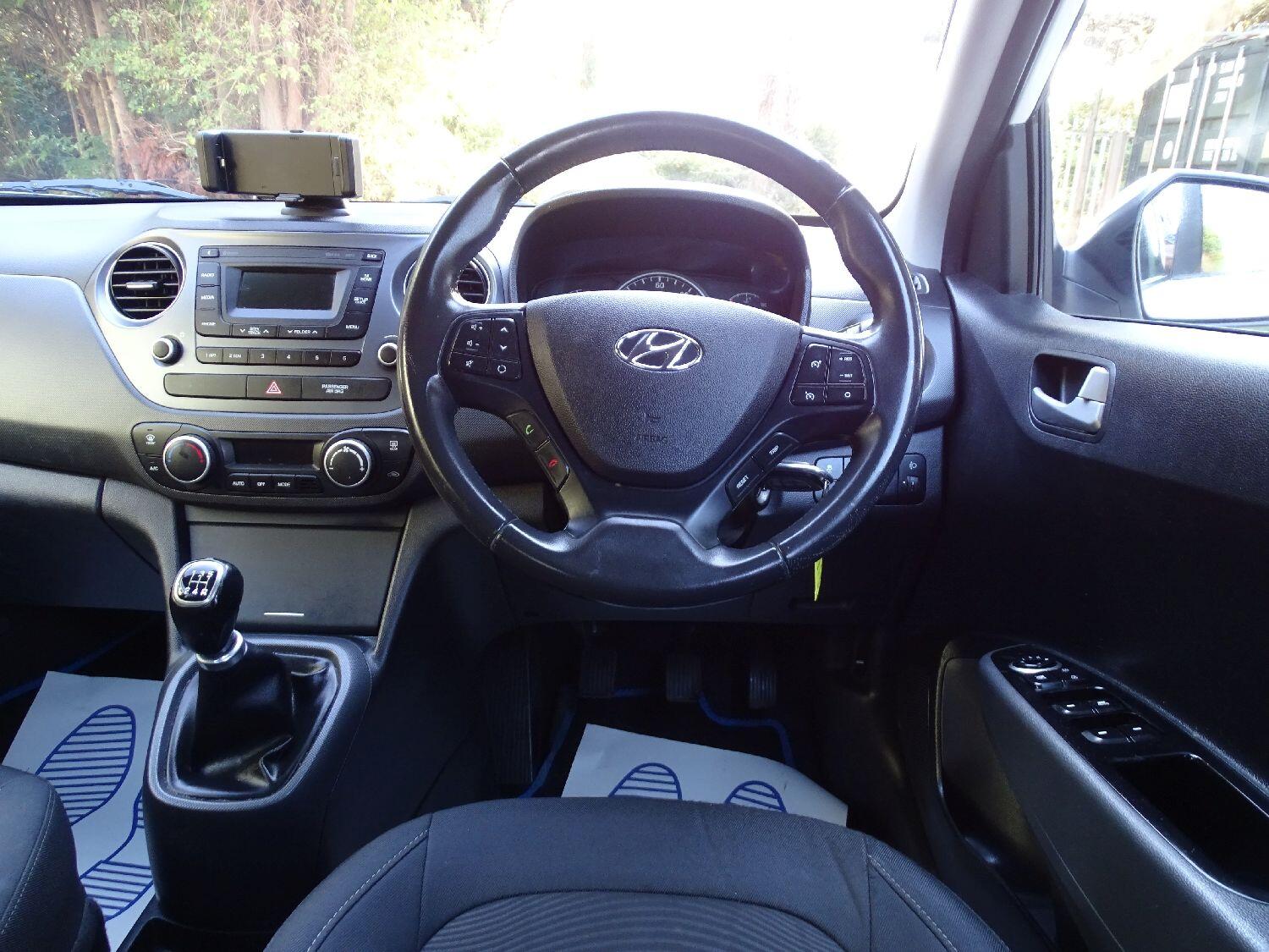 Used Hyundai i10 2018 for sale - 76108857: Photo 18