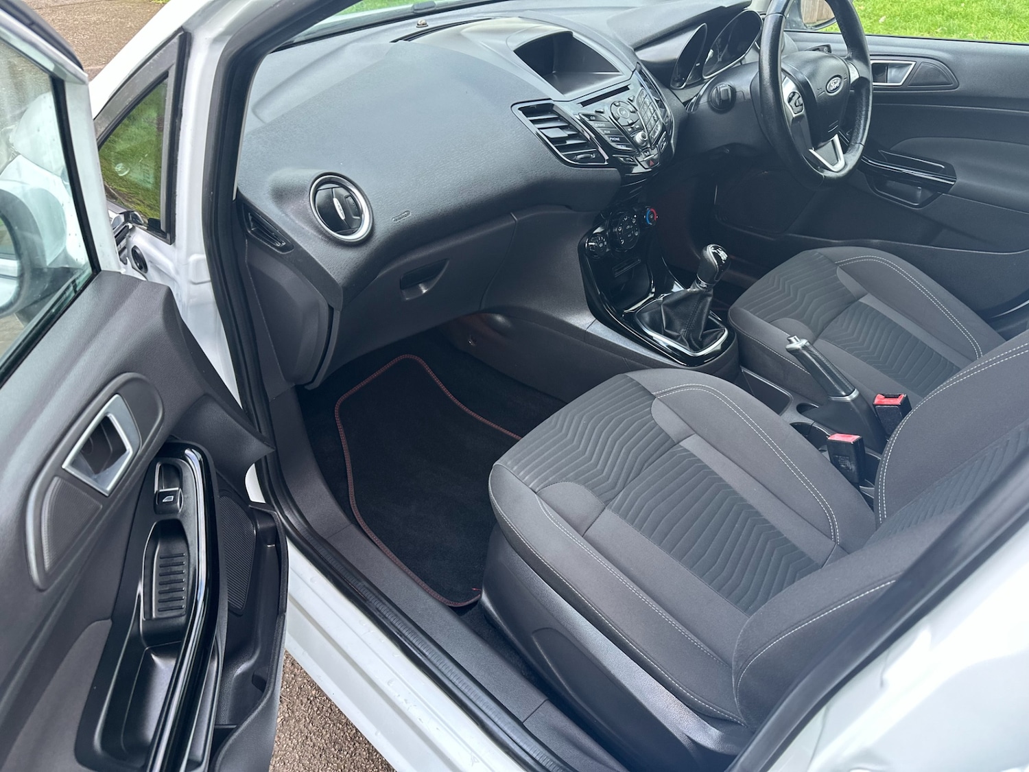 Used Ford Fiesta 2015 for sale - 76948555: Photo 19