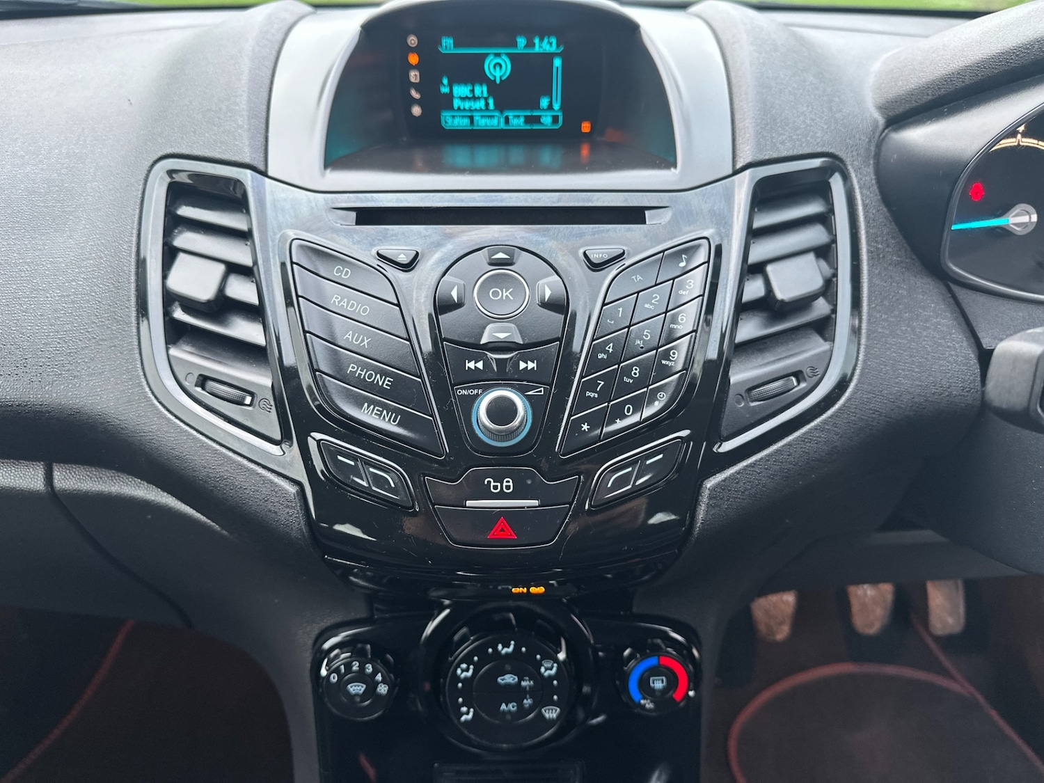 Used Ford Fiesta 2015 for sale - 76948555: Photo 22