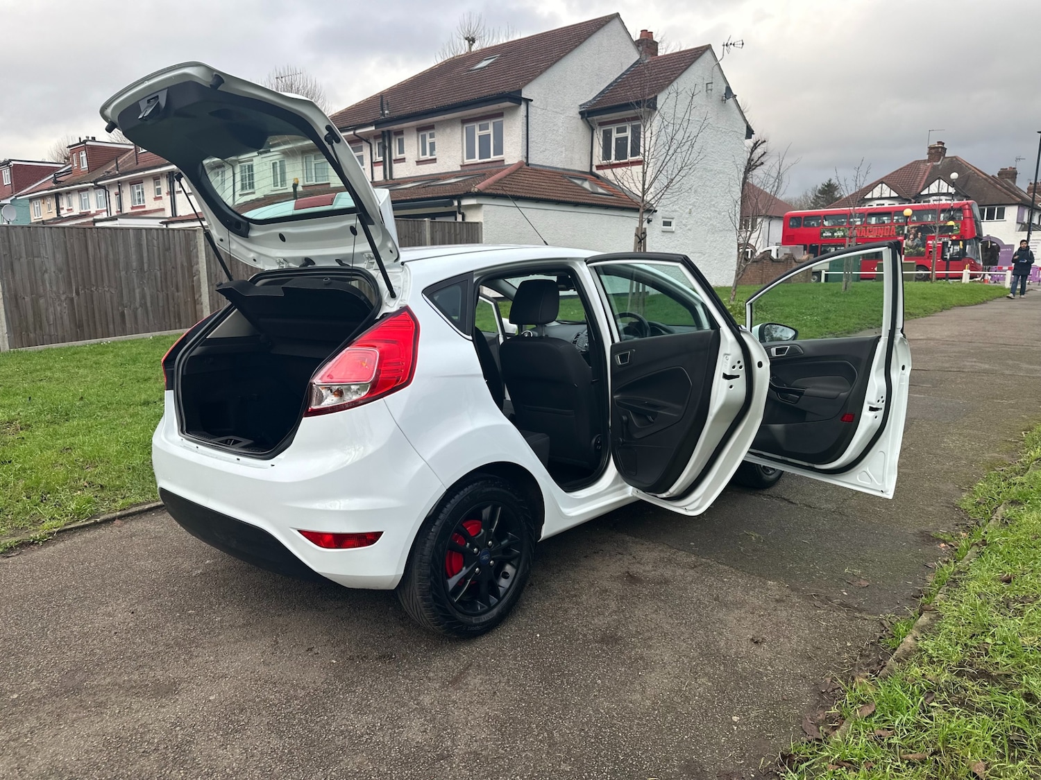 Used Ford Fiesta 2015 for sale - 76948555: Photo 32