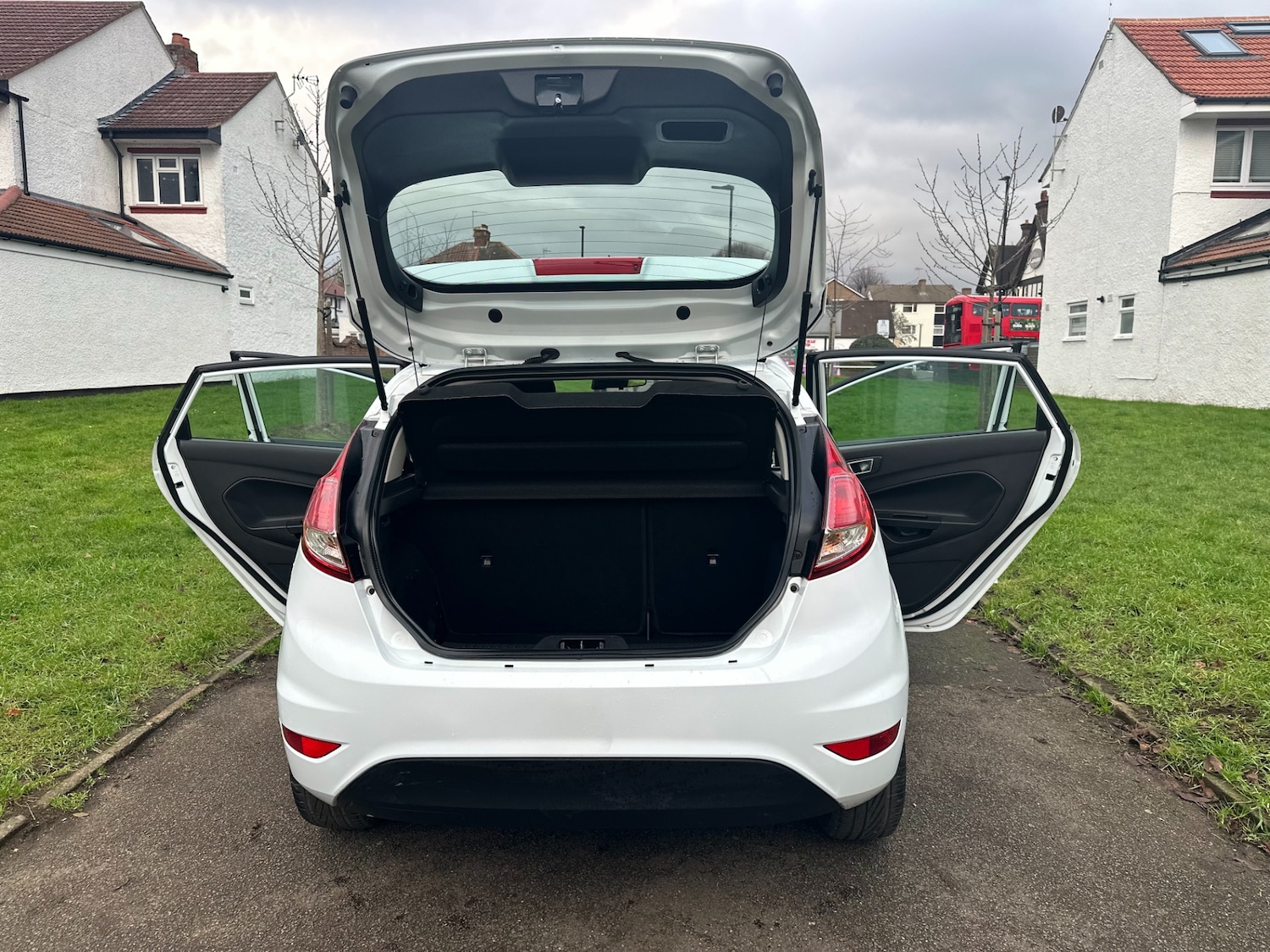 Used Ford Fiesta 2015 for sale - 76948555: Photo 33